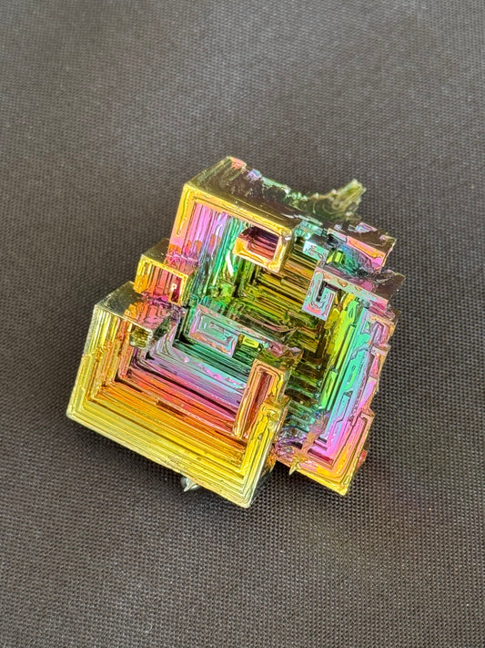 Bismuth Crystal Medium Single